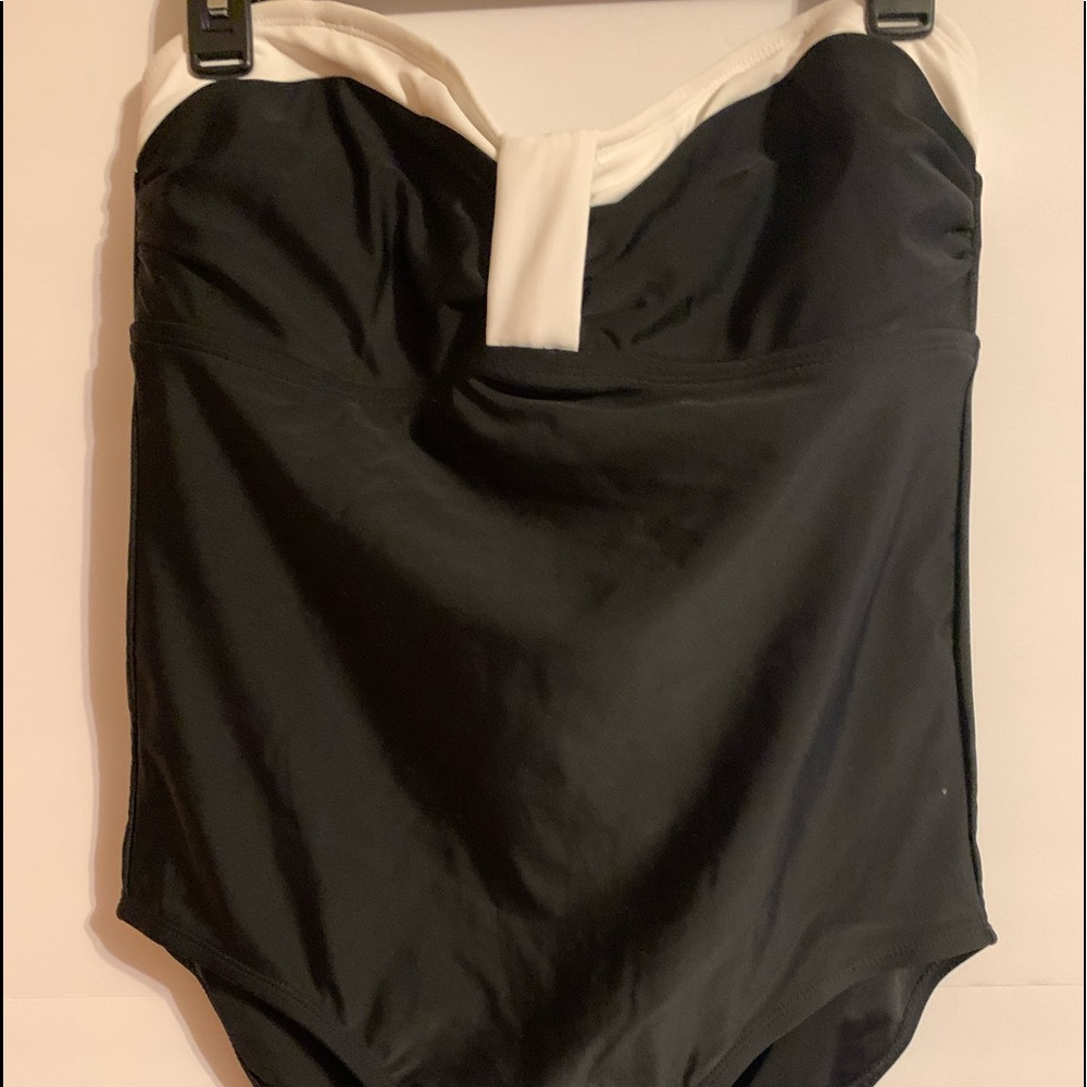 3/$32 Black & White Strapless (w/straps) One-Piece NWT